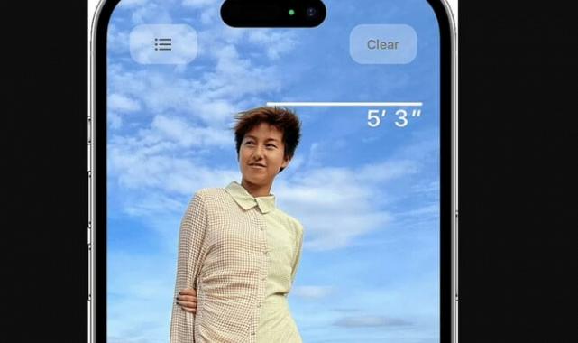 iPhone'larda arka kameranın yanındaki gizemli siyah daire ne işe yarıyor