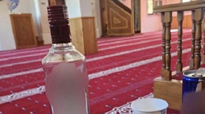İstanbul&#039;da camide alkol içtiği görüntüleri paylaşan kişi, polise de meydan okudu