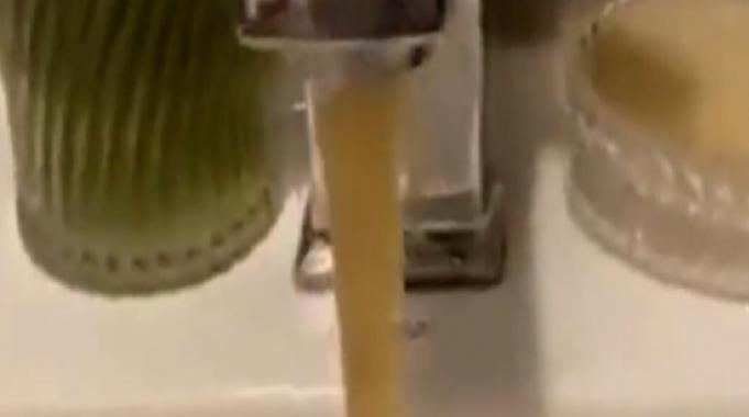 İstanbul'da musluklardan çamurlu su akması vatandaşları isyan ettirdi