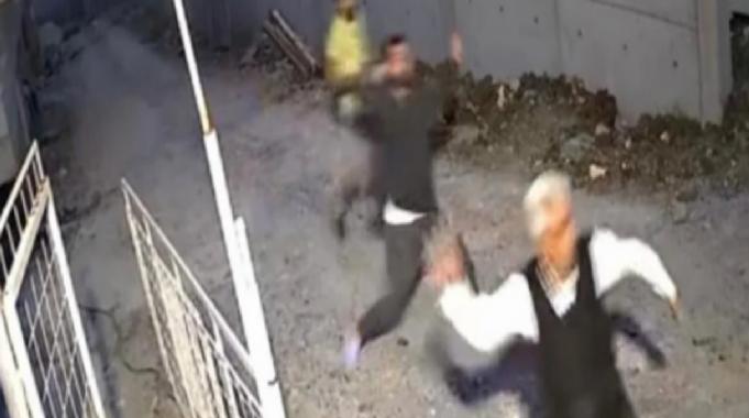 İstanbul&#039;da şantiyeye giren hırsız taş ve kalasla kovaladı