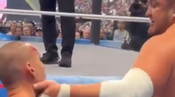 İzleyenler şok oldu! Amerikan güreşlerinde yapılan bir hile böyle görüntülendi!