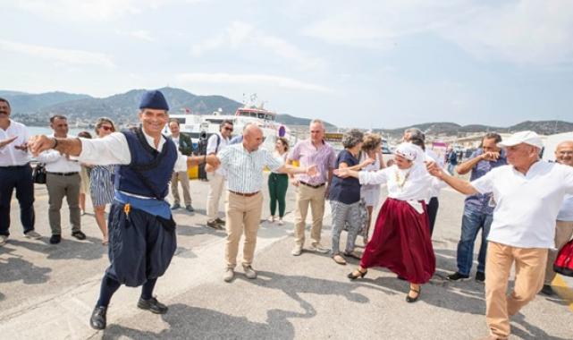 İzmir-Midilli seferleri sezonu dostluk mesajlarıyla kapattı