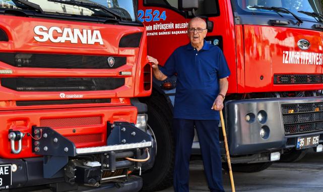 İzmir'de emekli itfaiyeciler genç meslektaşları ile buluştu