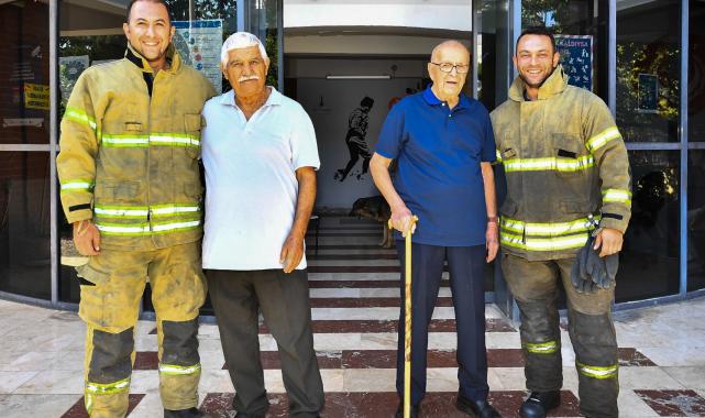 İzmir'de emekli itfaiyeciler genç meslektaşları ile buluştu