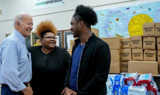 Joe Biden, Idalia Kasırgası'nın vurduğu Florida'yı ziyaret etti