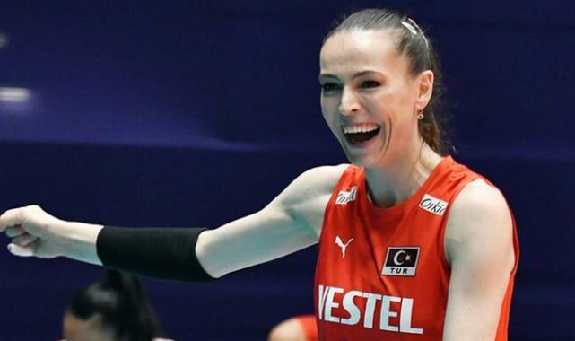 Kaptan Eda Erdem'in 12 yıllık eşine bakın! Adını formasında taşıyor...