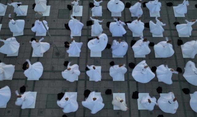 Konya'da Mevlana’nın huzurunda 250 semazen aynı anda sema icra etti