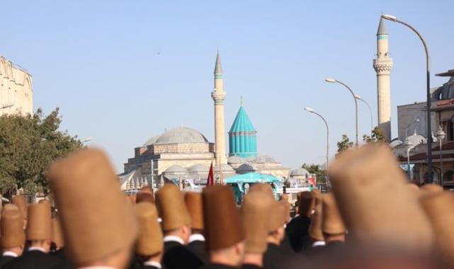 Konya'da Mevlana’nın huzurunda 250 semazen aynı anda sema icra etti