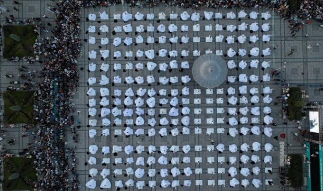 Konya'da Mevlana’nın huzurunda 250 semazen aynı anda sema icra etti