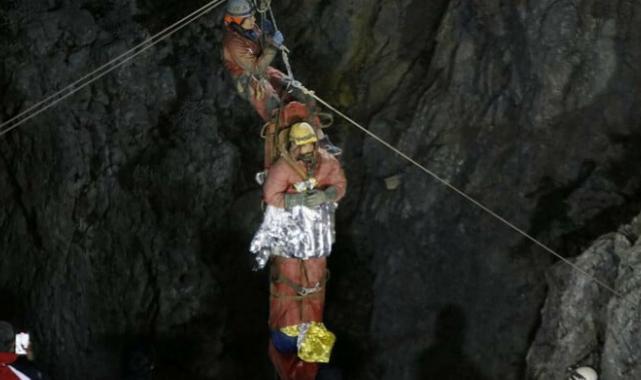 Mersin'de mağarada rahatsızlanan ABD'li dağcı 9 gün sonra çıkartıldı