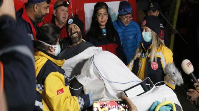 Mersin&#039;de mağarada rahatsızlanan ABD&#039;li dağcı 9 gün sonra çıkartıldı