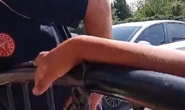 Mersin'deki çocuğun bileğine korkuluk teli saplandı