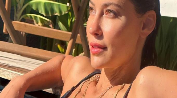 Müjde Uzman'dan bikinili kareler