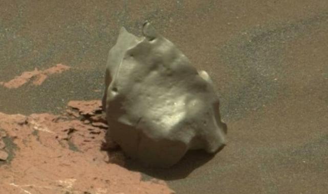 NASA'nın Perseverance gezgini Mars'ta  gizemli kayalar tespit etti