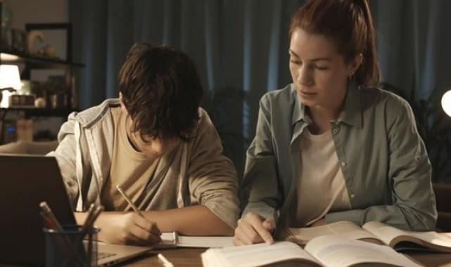 Ödev yapmayı çocuk oyununa dönüştürün: Eğlenceli ipuçları ve taktikler!