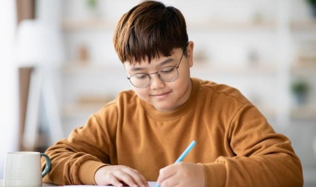 Ödev yapmayı çocuk oyununa dönüştürün: Eğlenceli ipuçları ve taktikler!