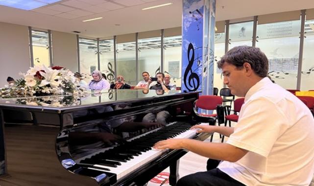 Otizmli Taylan, Bursalılara piyano resitali sundu