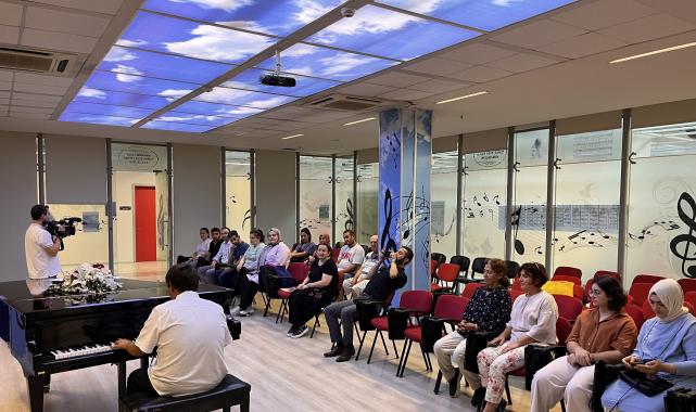 Otizmli Taylan, Bursalılara piyano resitali sundu