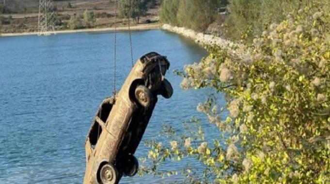 Samsun&#039;da 7 yıl önce çalınan 1979 model otomobil göletten çıktı