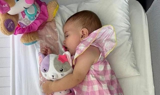 Selin Ciğerci ilk kez kızını paylaştı