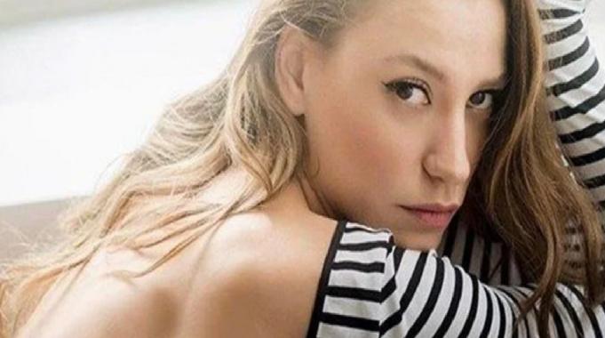 Serenay Sarıkaya tesettür taktı! Sosyal medya alev aldı: &quot;Fiziğinle herkesi delirttin&quot;