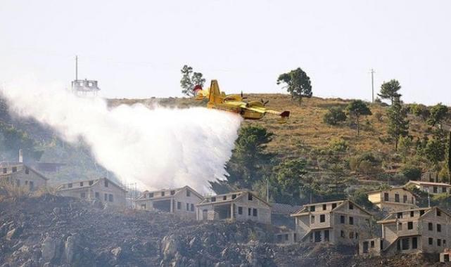 Sicilya Adası'nda orman yangınları: Yerleşimler tehdit altında