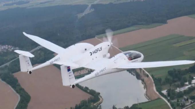 Sıvı hidrojenle çalışan ilk pilotlu uçak havalandı