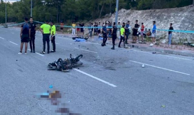 Antalya'da motosikletler kafa kafaya çarpıştı: 2 genç kız can verdi