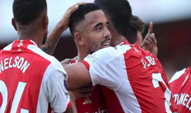 Arsenal, Manchester United karşısında üç golle güldü