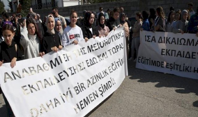 Batı Trakyalı Türkler, azınlık okulundaki dönüşümlü eğitimi protesto ediyor