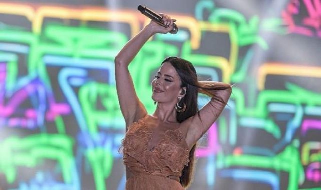 Çim Konserleri'nde Simge'yle muhteşem gala