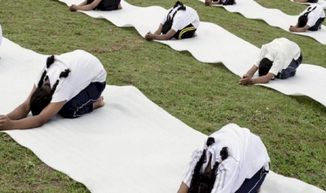 İngiltere'de kafede yoga yapanları toplu katliam kurbanı sanan adam ihbar etti