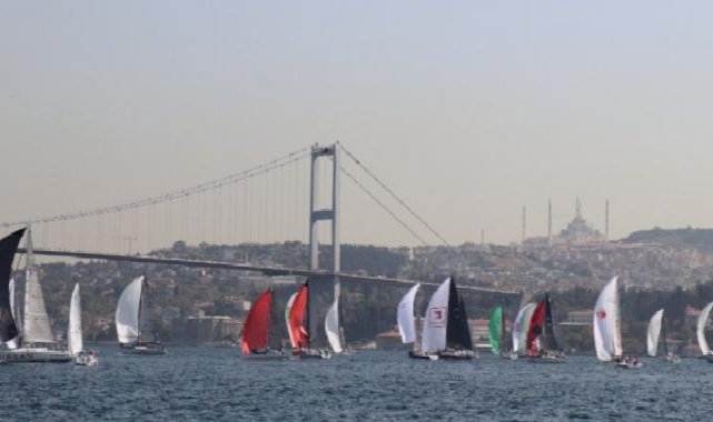 İstanbul Boğazı'nı yelkenler bastı