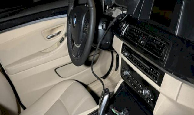 İstanbul'da 500 bin liralık hırsızlık: Lüks aracın gösterge paneli çalındı