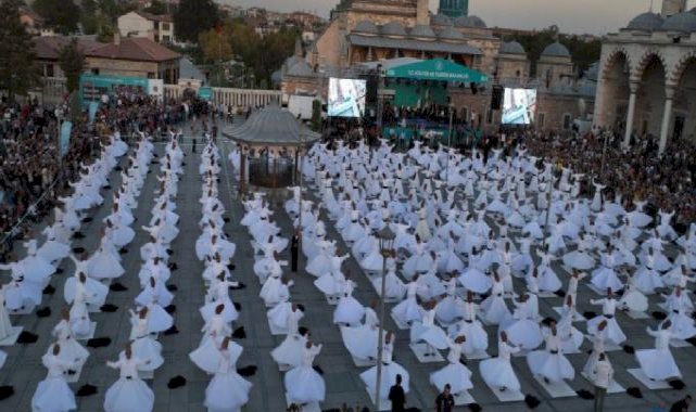 Konya'da Mevlana’nın huzurunda 250 semazen aynı anda sema icra etti