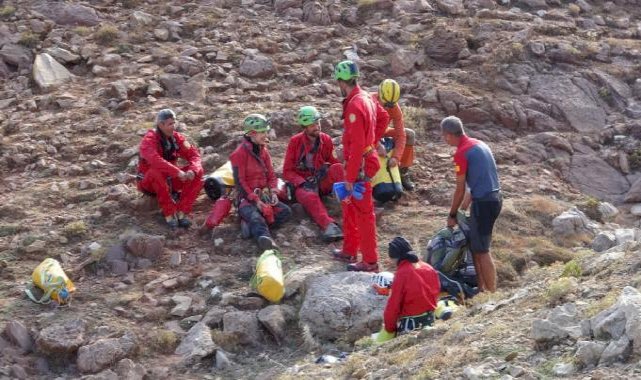 Mersin'de mağarada rahatsızlanan ABD'li dağcıya Türk ekipler müdahale etti