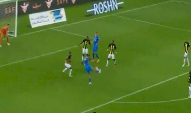 Mitrovic'ten muhteşem gol: Al Hilal liderliğe yükseldi