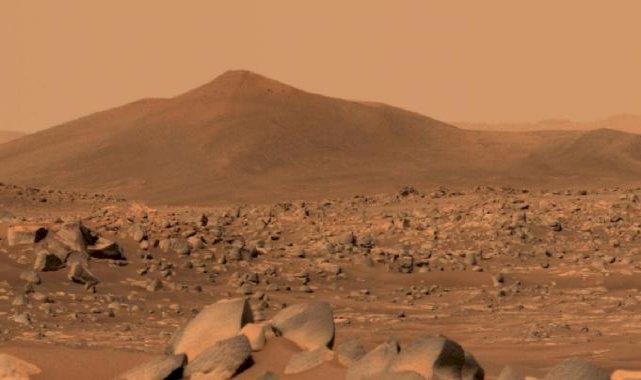 NASA'nın Perseverance gezgini Mars'ta  gizemli kayalar tespit etti