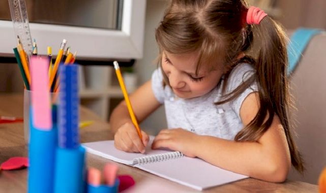 Ödev yapmayı çocuk oyununa dönüştürün: Eğlenceli ipuçları ve taktikler!