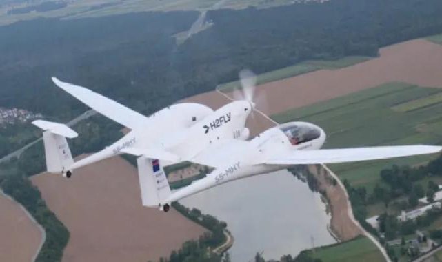 Sıvı hidrojenle çalışan ilk pilotlu uçak havalandı