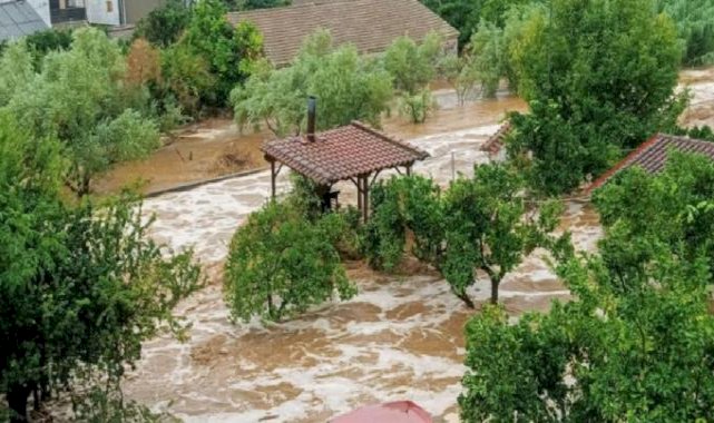 Yunanistan, sel felaketine teslim oldu