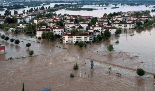 Yunanistan'da sel: Tesalya'da okulların açılışı ertelendi