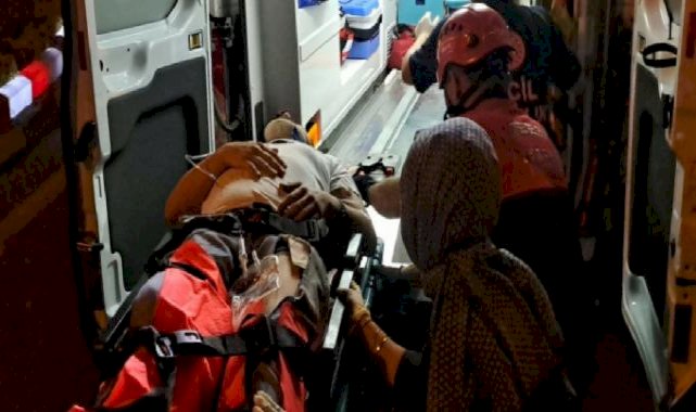 Zonguldak'ta kamyonla çarpışan motosikletli tekerin altında kalıp yaralandı