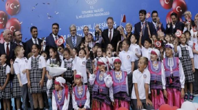 Vali Gül:"Okul meclislerimiz ile çocuk ve gençlerimizi karar mekanizmasına dahil edeceğiz”