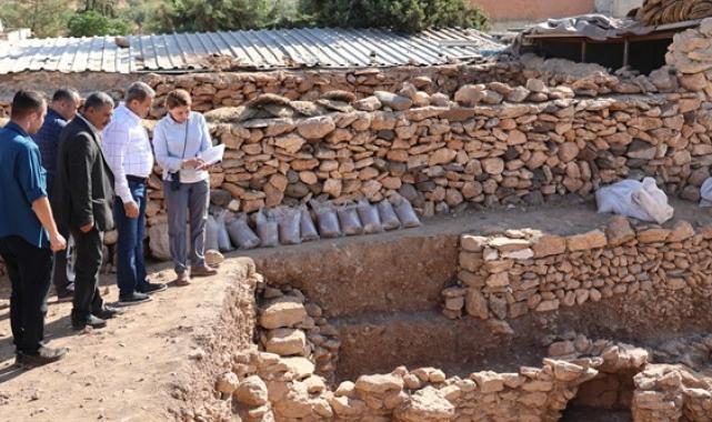 Vali Şıldak, arkeolojik kazı alanlarını inceledi
