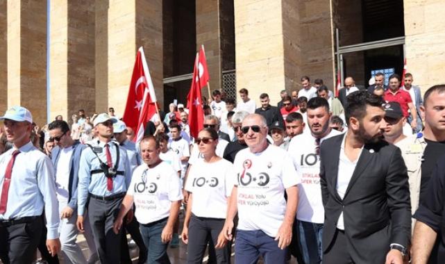 Zafer Partisi'nin 'İstiklal Yolu Zafer Yürüyüşü' Anıtkabir'de sona erdi