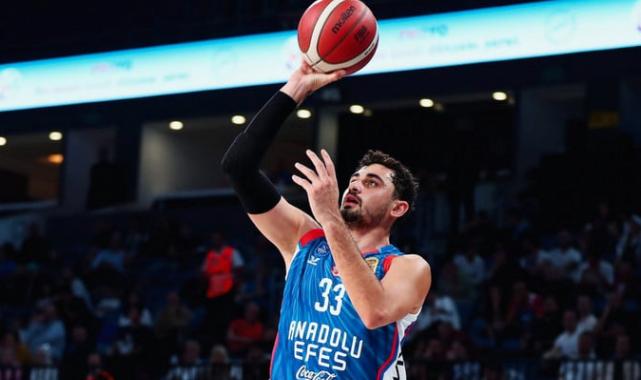 Anadolu Efes, sahasında Karşıyaka'yı 101-85 yendi