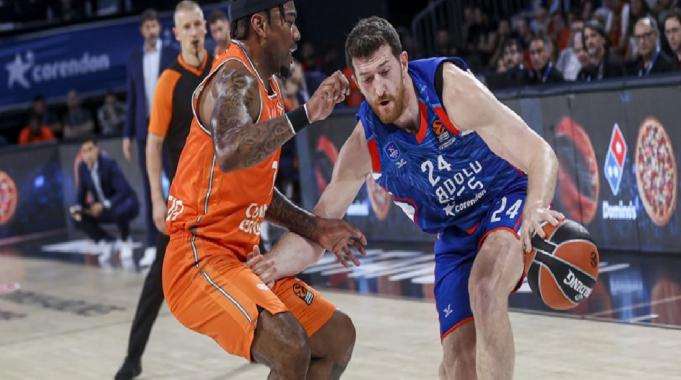 Anadolu Efes, Valencia'yı yenilgiyle tanıştırdı