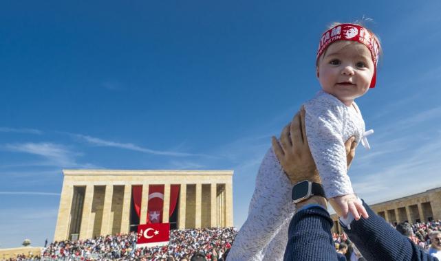 Anıtkabir'e ziyaretçi akını