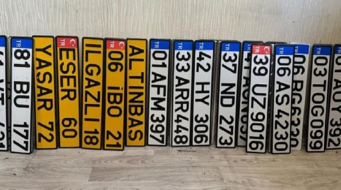 Ankara’da sahte plaka imalathanesine polis baskını